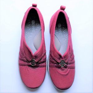 Bzees Slip Ons sneakers